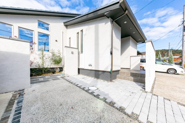 土地50坪で3台分の駐車場は確保できる?土地形状や道路事情に合わせたレイアウト