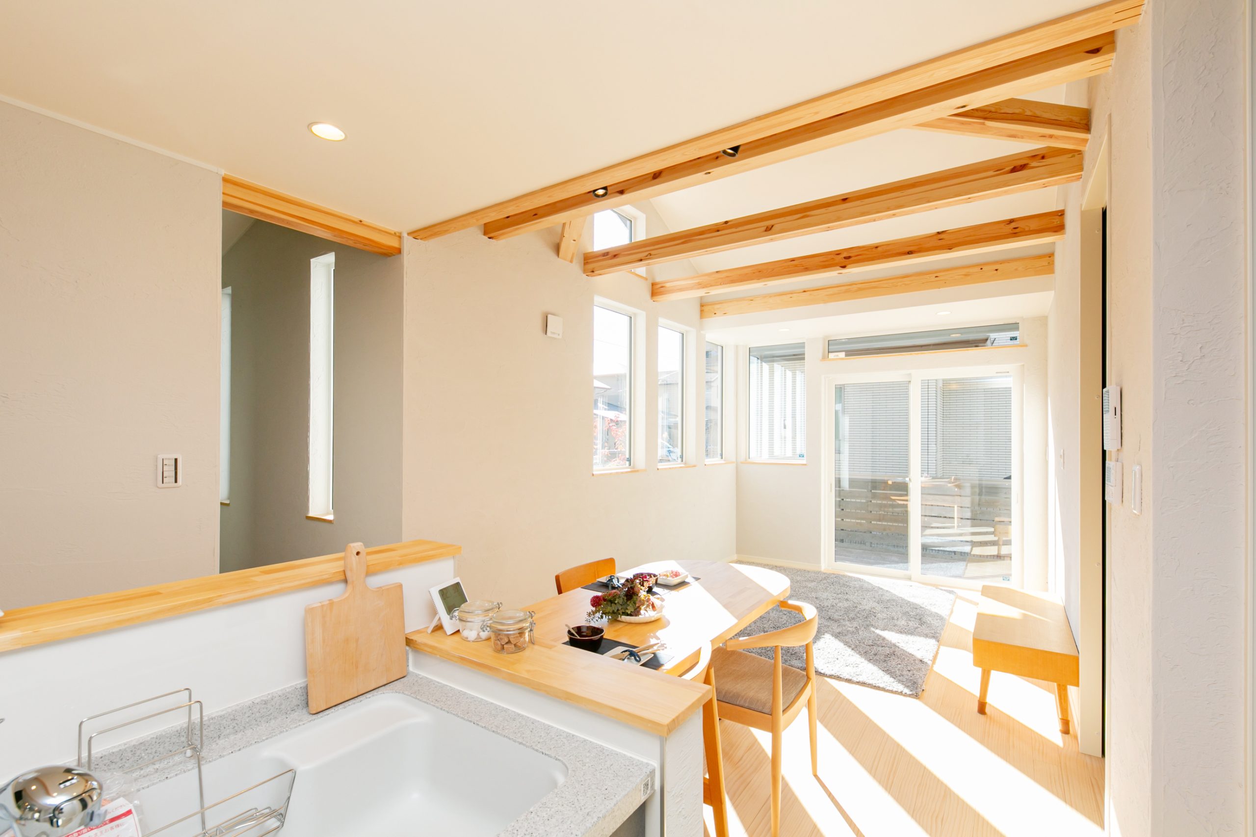 家族とつながる3LDKの開放的な平屋プランの実例
