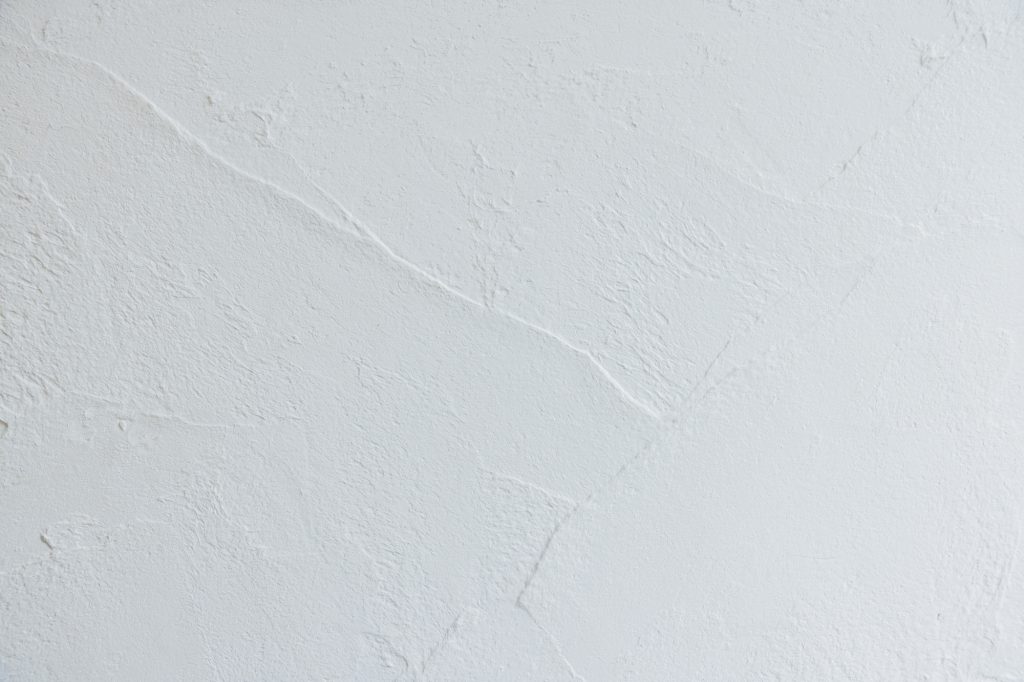 上品でつるつるした手触りが特徴の漆喰外壁