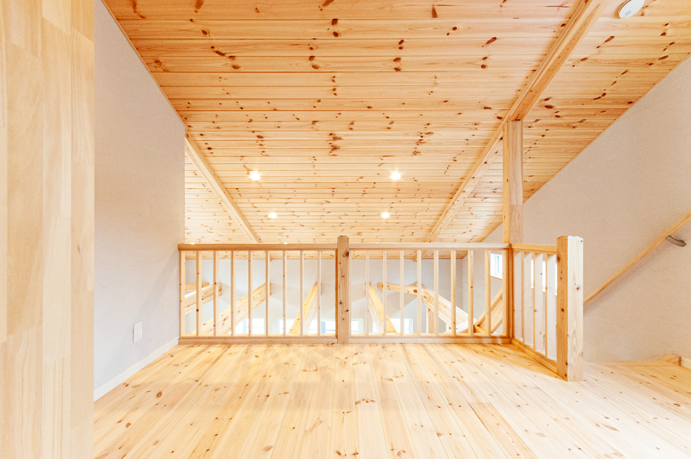 「木目調クロス」と「板張り」の違い