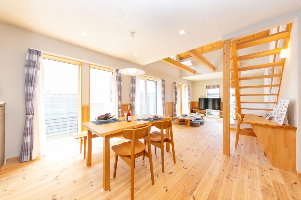 自然素材にこだわるご家族の「健康に優しい家」の事例