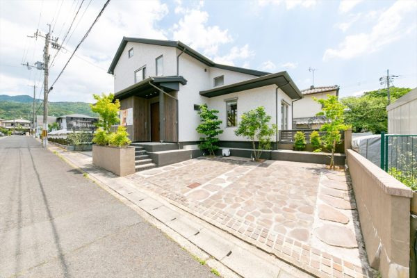 そとん壁の美観を保つための汚れ対策|後悔しない仕上げ方と施工ポイントも解説